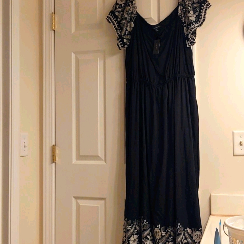 LB off shoulder embroidered dress18 NWT